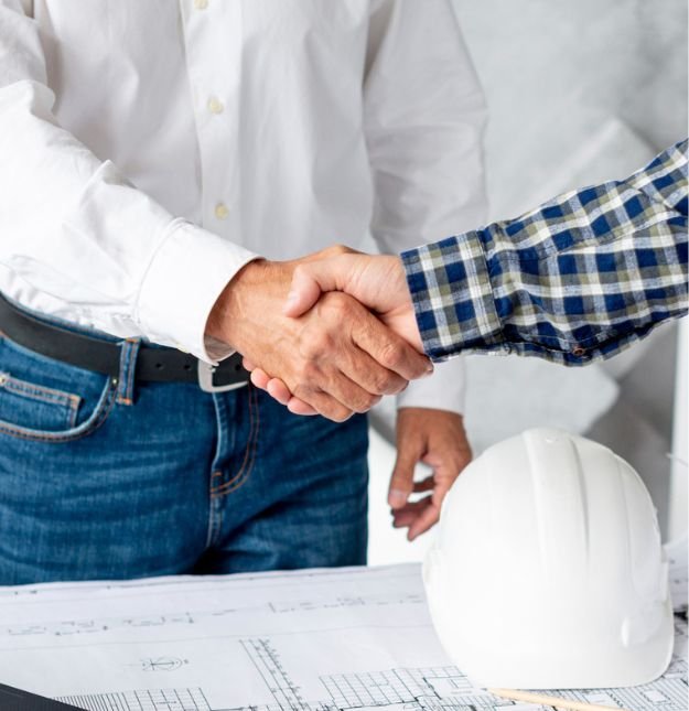 Ingenieros estrechandose las manos